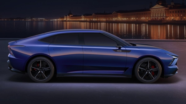 Лифтбек Honda GT представлен с двумя лицами